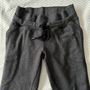 GRAY & BLACK JOGGERS // LULU LEMON